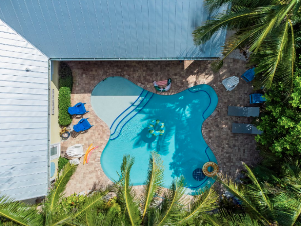 North Anna Maria 4 bedroom rental 2 blocks to Pine Avenue
