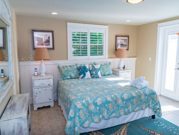 North Anna Maria 4 bedroom rental 2 blocks to Pine Avenue