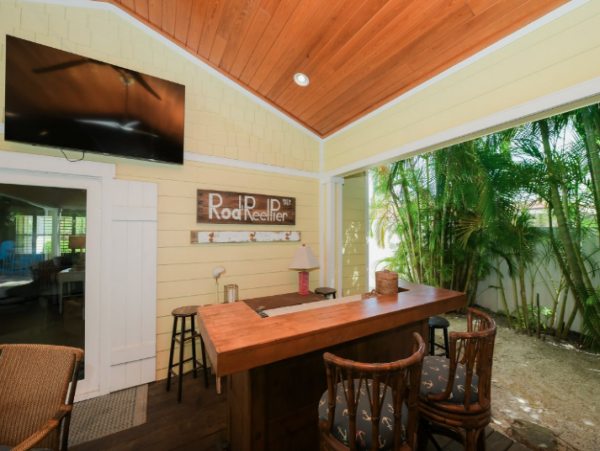 North Anna Maria 4 bedroom rental 2 blocks to Pine Avenue
