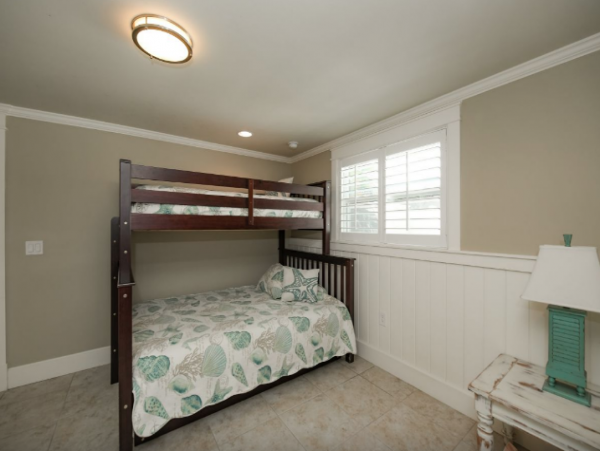 North Anna Maria 4 bedroom rental 2 blocks to Pine Avenue