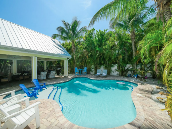 North Anna Maria 4 bedroom rental 2 blocks to Pine Avenue