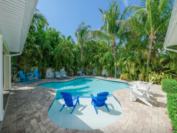 North Anna Maria 4 bedroom rental 2 blocks to Pine Avenue