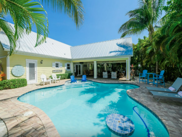 North Anna Maria 4 bedroom rental 2 blocks to Pine Avenue
