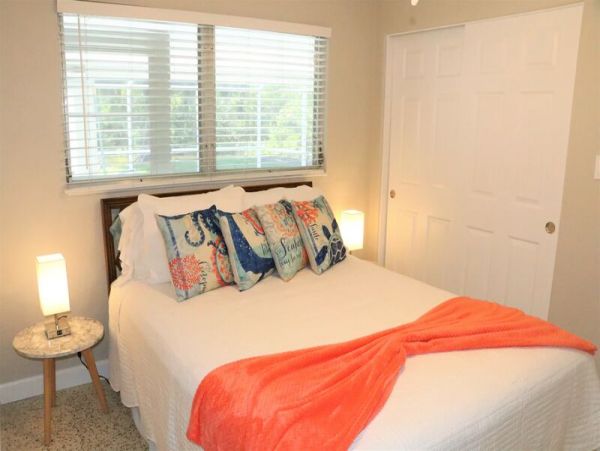 Siesta Key Home on Lagoon with Heated Pool Sleeps 8