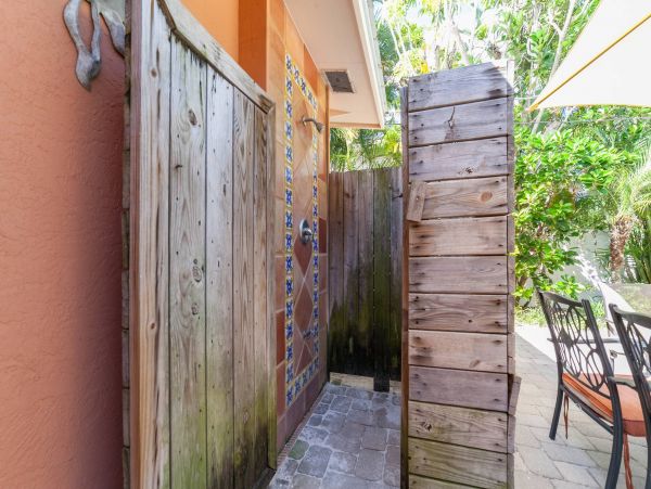 One Block to Holmes Beach Three Bedroom Pool Home Sleeps Six