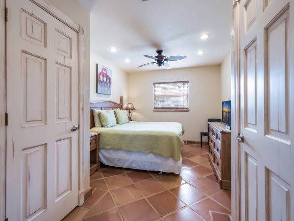 One Block to Holmes Beach Three Bedroom Pool Home Sleeps Six