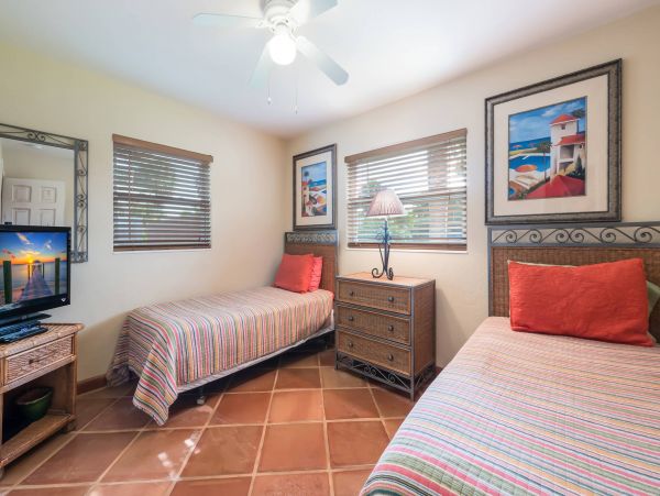 One Block to Holmes Beach Three Bedroom Pool Home Sleeps Six
