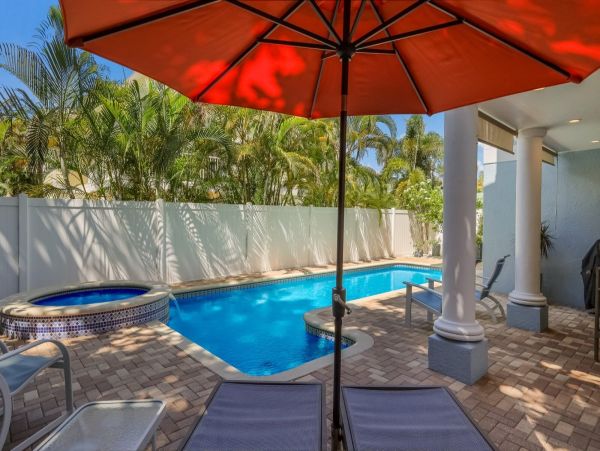 Walk to Beach Anna Maria Three Bedroom Vacation Home Sleeps 6