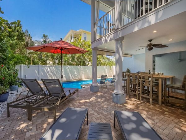 Walk to Beach Anna Maria Three Bedroom Vacation Home Sleeps 6