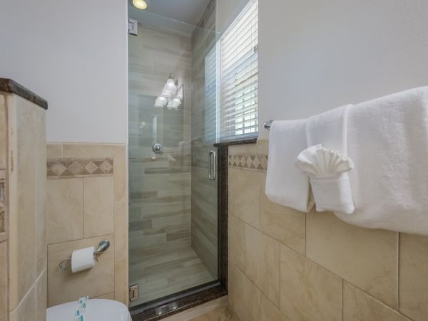 Walk to Beach Anna Maria Three Bedroom Vacation Home Sleeps 6