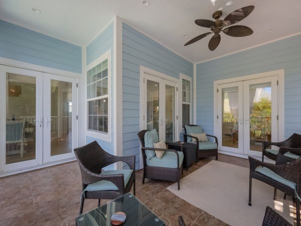 Walk to Beach Anna Maria Three Bedroom Vacation Home Sleeps 6