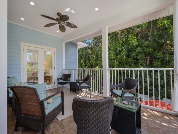 Walk to Beach Anna Maria Three Bedroom Vacation Home Sleeps 6