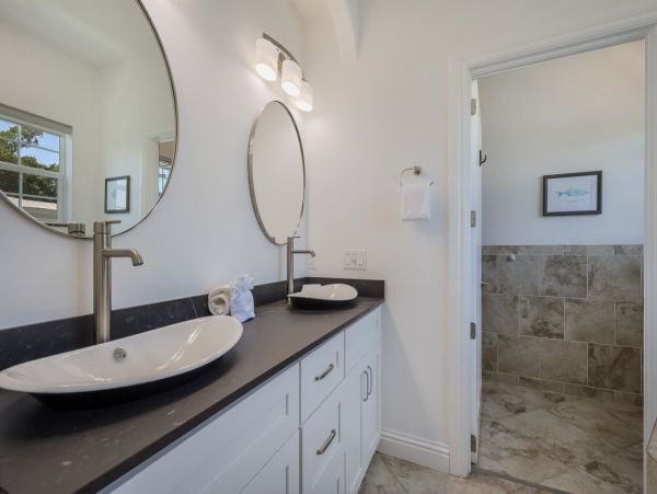 Walk to Beach Anna Maria Three Bedroom Vacation Home Sleeps 6