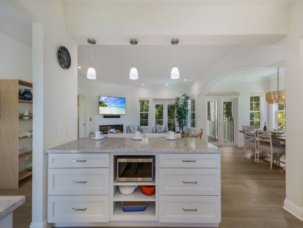 Walk to Beach Anna Maria Three Bedroom Vacation Home Sleeps 6