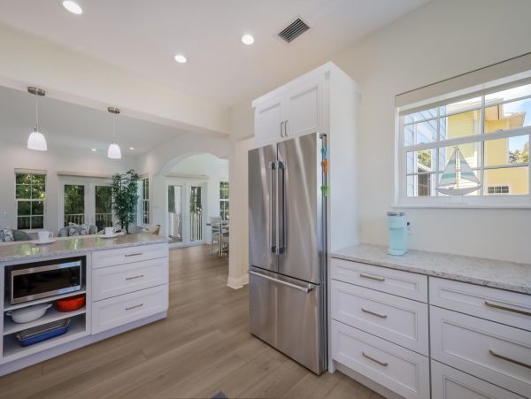 Walk to Beach Anna Maria Three Bedroom Vacation Home Sleeps 6