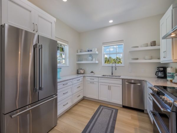Walk to Beach Anna Maria Three Bedroom Vacation Home Sleeps 6