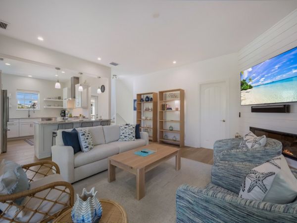 Walk to Beach Anna Maria Three Bedroom Vacation Home Sleeps 6