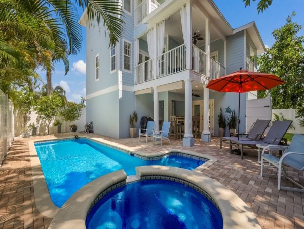 Walk to Beach Anna Maria Three Bedroom Vacation Home Sleeps 6