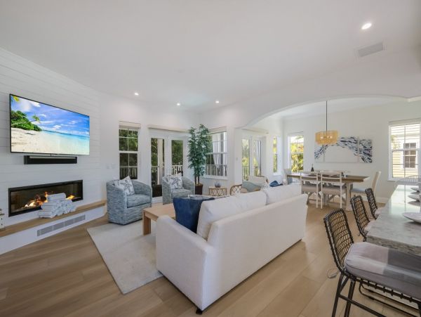Walk to Beach Anna Maria Three Bedroom Vacation Home Sleeps 6