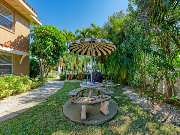 Home Beach Vacation Rental Two Bedrooms Short Walk to Beach