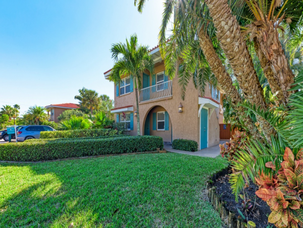 Home Beach Vacation Rental Two Bedrooms Short Walk to Beach