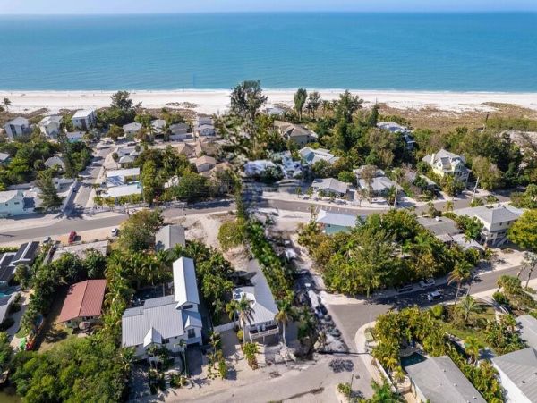 Luxury Anna Maria Island Three Bedroom Vacation Home Pool