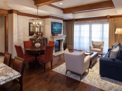 Luxury Two Bedroom Condo with Communal Pool - Close to Lifts