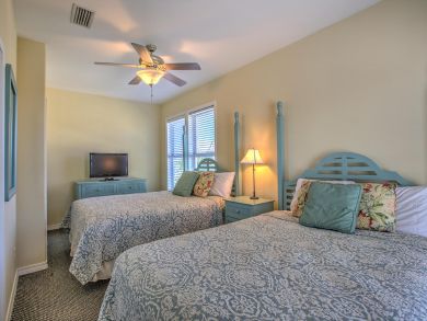 Luxury Vacation Home Super Close to World Class Beach