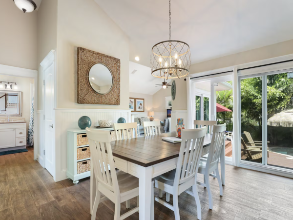 Charming Coastal Retreat in Holmes Beach - 3 Bedroom Vacation Rental Pool