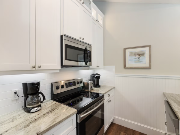Charming Coastal Retreat in Holmes Beach - 3 Bedroom Vacation Rental Pool