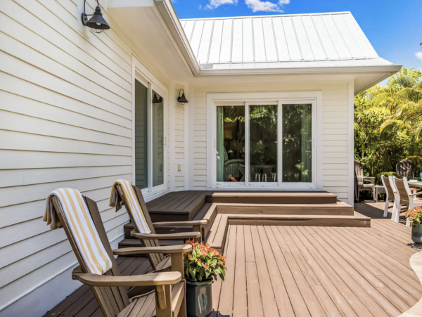 Charming Coastal Retreat in Holmes Beach - 3 Bedroom Vacation Rental Pool