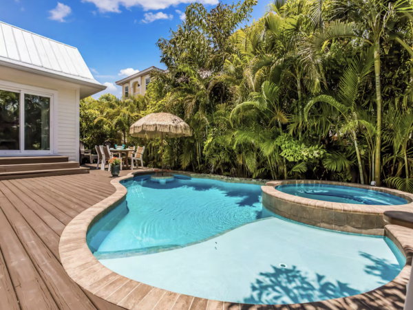 Charming Coastal Retreat in Holmes Beach - 3 Bedroom Vacation Rental Pool
