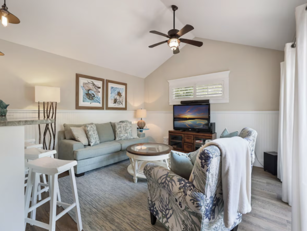 Charming Coastal Retreat in Holmes Beach - 3 Bedroom Vacation Rental Pool