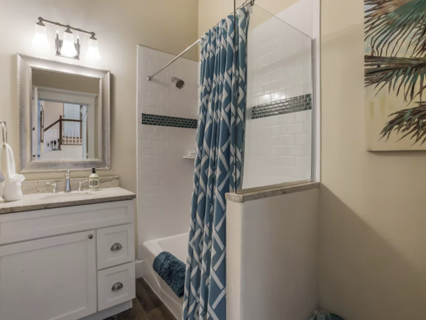 Charming Coastal Retreat in Holmes Beach - 3 Bedroom Vacation Rental Pool