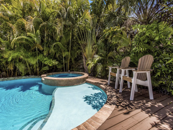 Charming Coastal Retreat in Holmes Beach - 3 Bedroom Vacation Rental Pool
