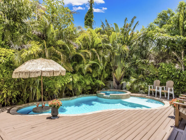 Charming Coastal Retreat in Holmes Beach - 3 Bedroom Vacation Rental Pool