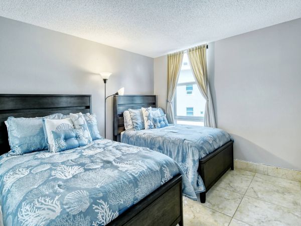 Two Bedroom Vacation Condo with Gorgeous Sunset Views
