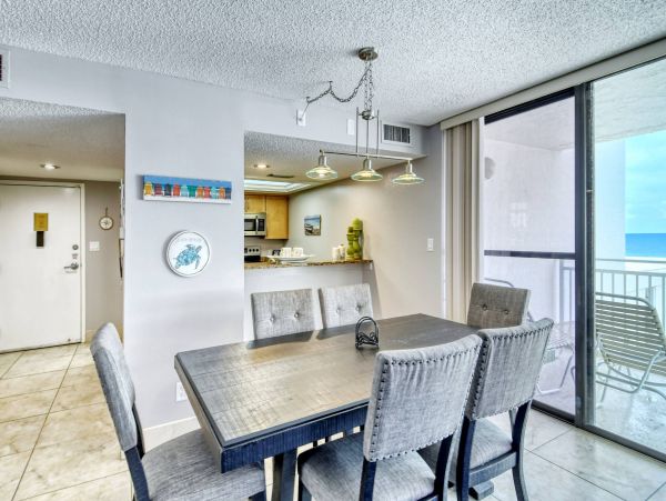 Two Bedroom Vacation Condo with Gorgeous Sunset Views