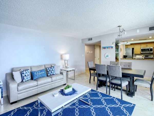 Two Bedroom Vacation Condo with Gorgeous Sunset Views