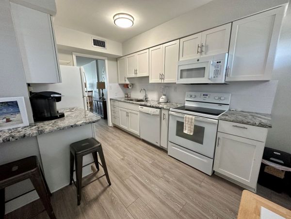 Two Bedroom Vacation Rental Condo in Holmes Beach with Gulf Views
