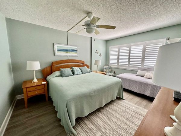 Two Bedroom Vacation Rental Condo in Holmes Beach with Gulf Views