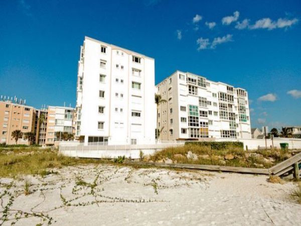 Two Bedroom Vacation Rental Condo in Holmes Beach with Gulf Views