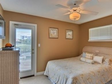 Bedroom 2 with queen bed Bedroom 2 with queen bed