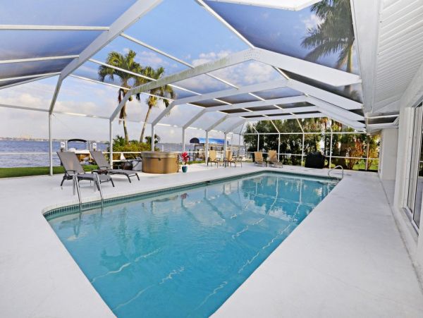 Four Bedroom Cape Coral Vacation Home with Pool & Hot Tub