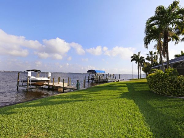 Four Bedroom Cape Coral Vacation Home with Pool & Hot Tub