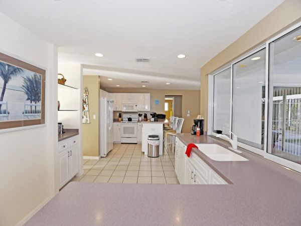 Four Bedroom Cape Coral Vacation Home with Pool & Hot Tub