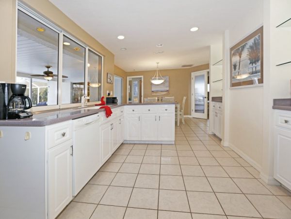 Four Bedroom Cape Coral Vacation Home with Pool & Hot Tub