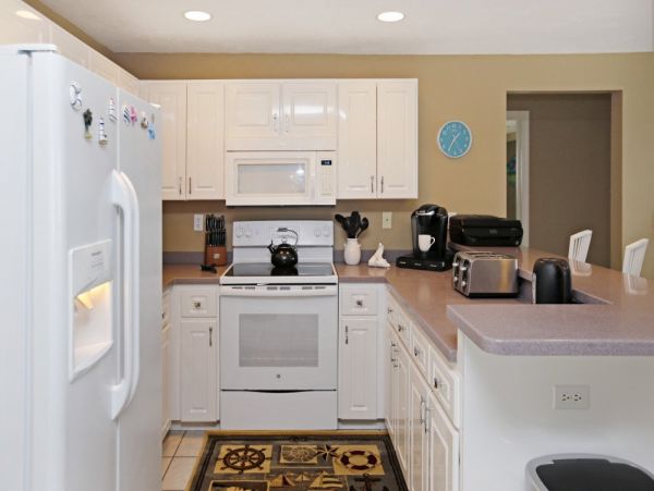 Four Bedroom Cape Coral Vacation Home with Pool & Hot Tub