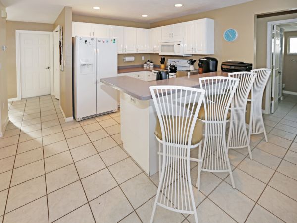 Four Bedroom Cape Coral Vacation Home with Pool & Hot Tub