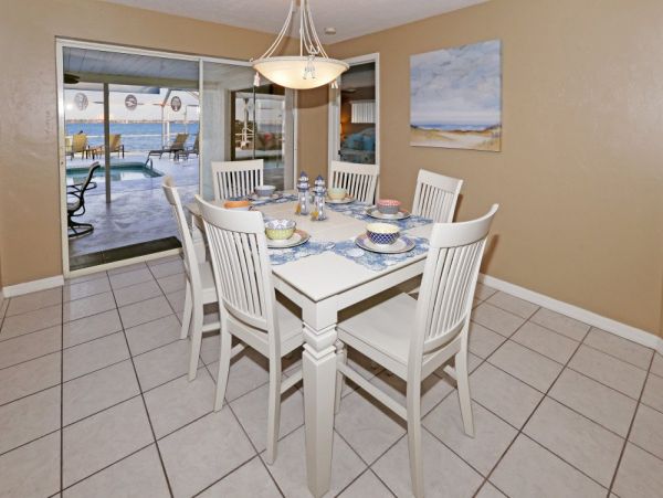Four Bedroom Cape Coral Vacation Home with Pool & Hot Tub